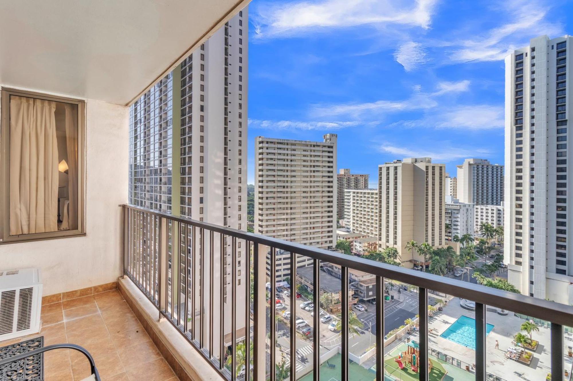 Oceanview Retreat On 19th Floor Near Waikiki *