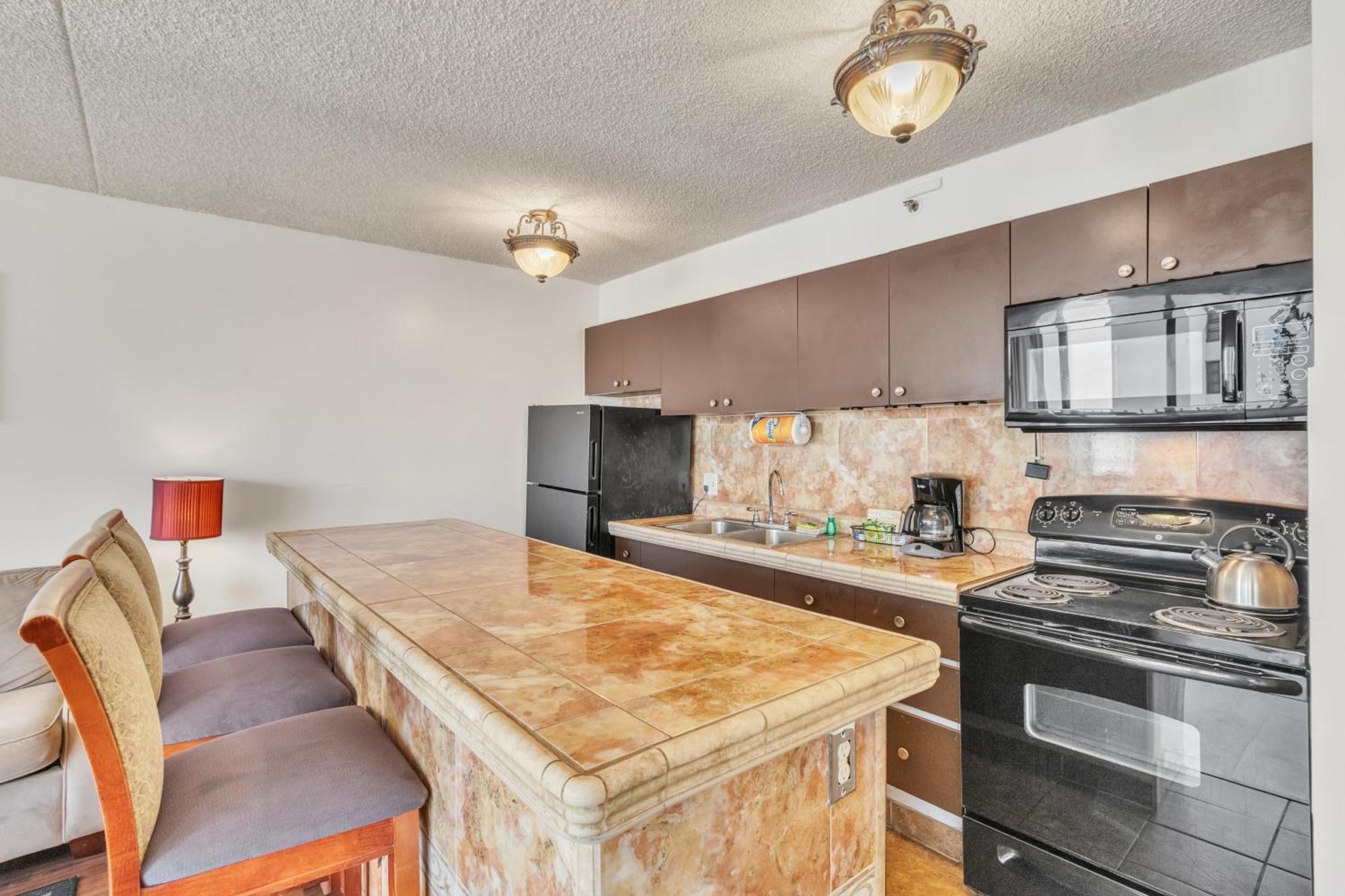 Oceanview Retreat On 19th Floor Near Waikiki *