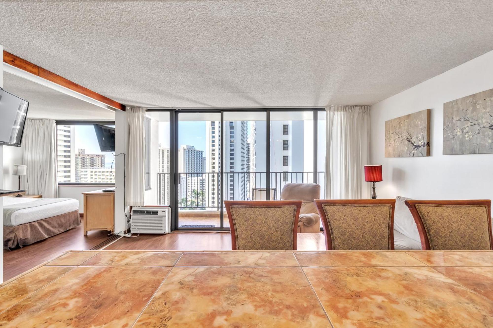 Oceanview Retreat On 19th Floor Near Waikiki Apartment *
